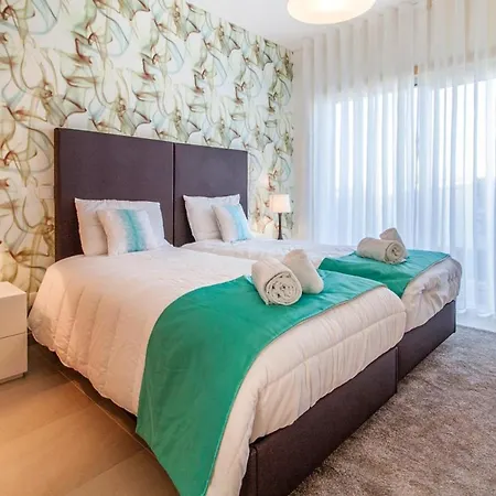 Ferrel Sleeps 6 Pool Wifi 别墅 *