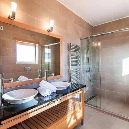 Ferrel Sleeps 6 Pool Wifi 别墅